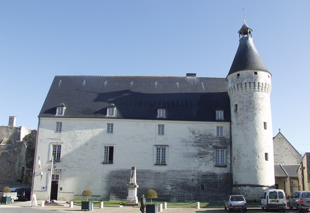 restauration du château de monts sur guesnes