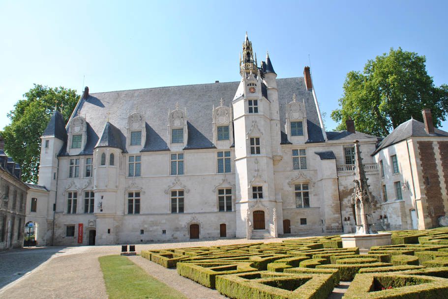 restauration de fenêtres du musée départemental de beauvais