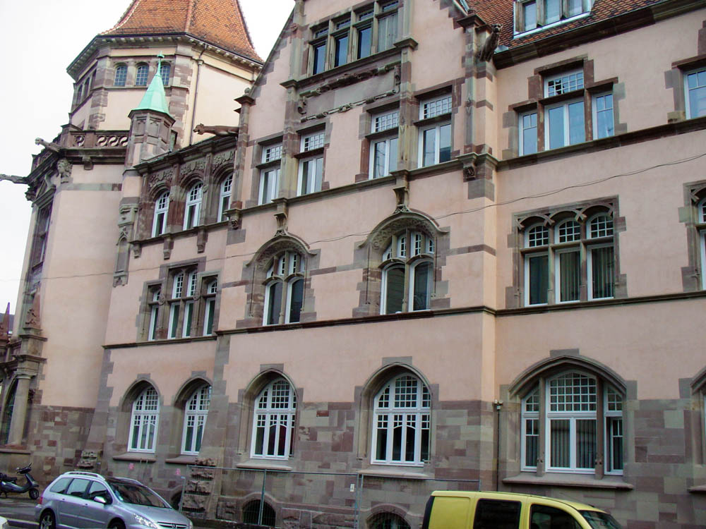 restauration des fenêtres de la cour du district à mulhouse